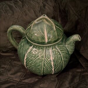 Bordallo Pinheiro Green Cabbage Leaf Teapot earthenware 64 oz - 8 cups. Rare.